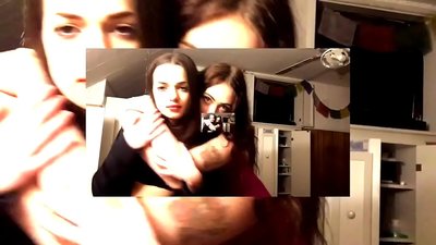 Du pantikên hestyarî yên brunette yên seksî, keçikek quirky bastûr dimînin